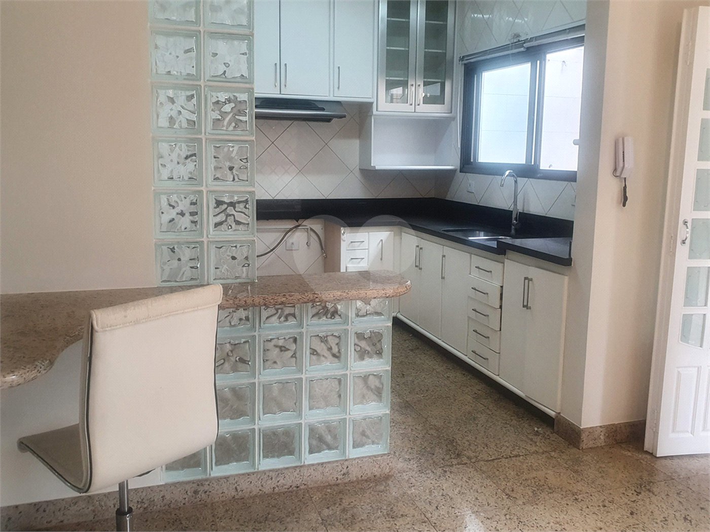 Casa à venda com 4 quartos, sendo 2 suítes,  no condomínio Lake Louise, São Paulo - SP