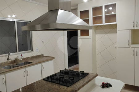 Sobrado à venda com 3 quartos, sendo 1 suíte, em Vila Paulista, São Paulo, SP