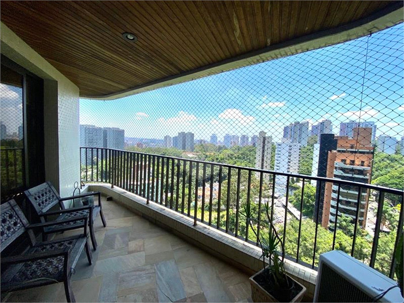 Apartamento à venda com 4 quartos, sendo 3 suítes,  em Vila Suzana, São Paulo, SP