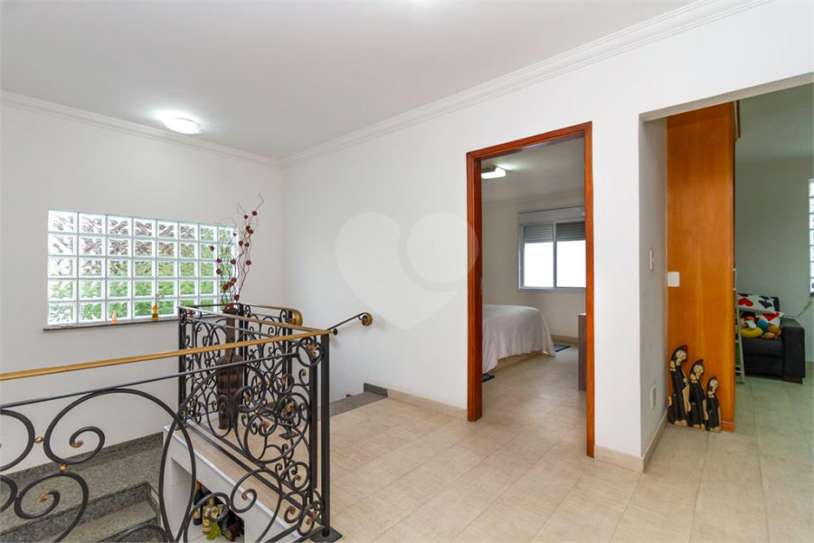 Casa Sobrado à venda com 342 m², 3 dormitórios, sendo 2 suítes, 4 vagas na Vila Mariana - São Paulo.
