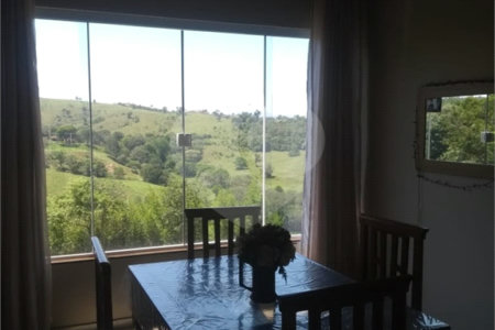 Casa à venda com 3 quartos, sendo 2 suítes,  no condomínio Vale do Sol, Bom Jesus dos Perdões - SP