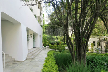 Apartamento à venda com 3 quartos, sendo 1 suíte,  em Vila Andrade, São Paulo, SP
