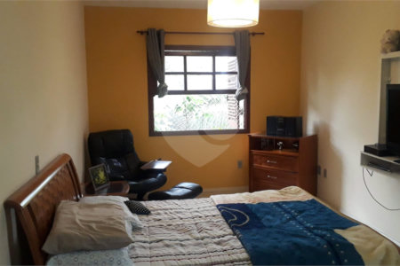 Casa à venda com 5 quartos, sendo 3 suítes,  em Vila Oliveira, Mogi das Cruzes, SP
