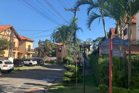 Casa à venda com 3 quartos, sendo 1 suíte, no condomínio Greenland, São Paulo - SP