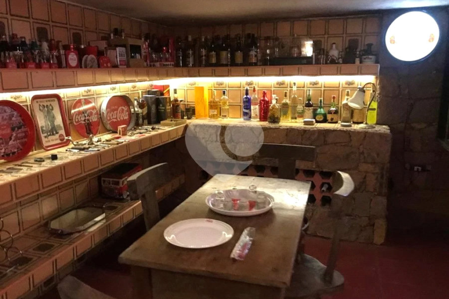 Casa à venda com 5 quartos, sendo 3 suítes, no condomínio Alpes da Cantareira, Mairiporã - SP