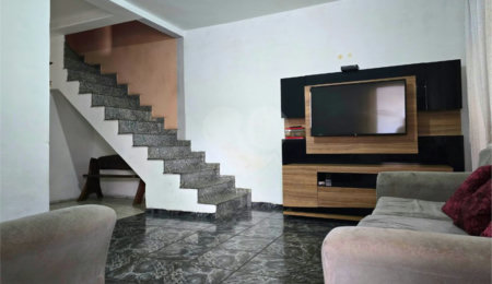 Sobrado à venda com 3 quartos, sendo 1 suíte,  em Vila Sabrina, São Paulo, SP