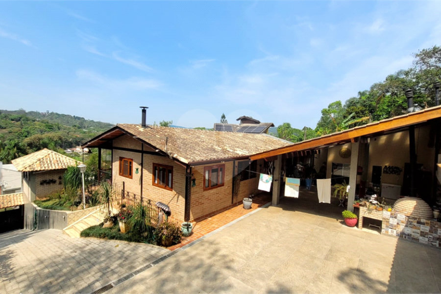 Casa à venda com 3 quartos, sendo 1 suíte, no condomínio Associação Reserva das Hortênsias, Mairiporã - SP