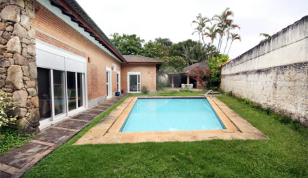 Casa Térrea à venda com 4 quartos, sendo 2 suítes,  em Interlagos, São Paulo, SP