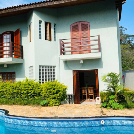 Sobrado à venda com 4 quartos, sendo 3 suítes, em Interlagos, São Paulo, SP