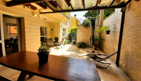 Casa à venda com 4 suítes no condomínio Vila das Acacias, São Paulo - SP