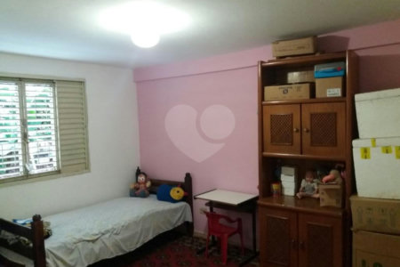 Casa à venda com 4 quartos, sendo 1 suíte,  em Jardim Helga, São Paulo, SP
