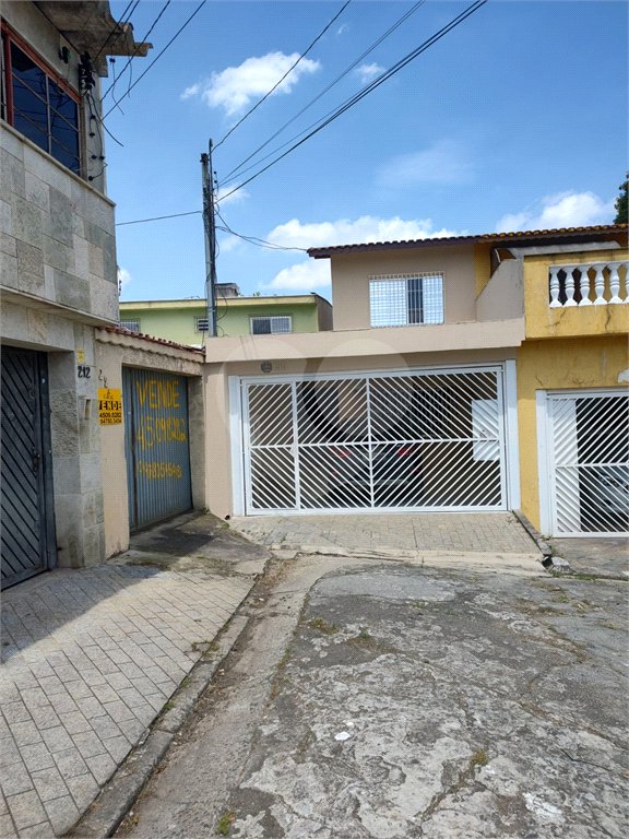 Sobrado à venda com 3 quartos, sendo 1 suíte,  em Vila Santo Estéfano, São Paulo, SP
