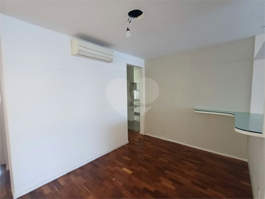 Apartamento à venda com 3 quartos, sendo 1 suíte,  em Lagoa, Rio de Janeiro, RJ