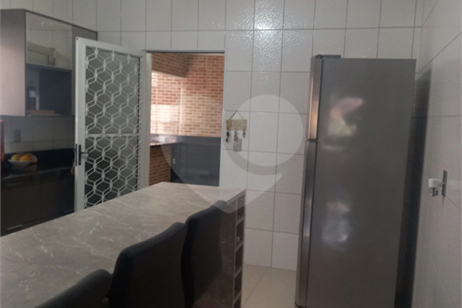 Sobrado à venda com 3 quartos, sendo 1 suíte,  em Tremembé, São Paulo, SP