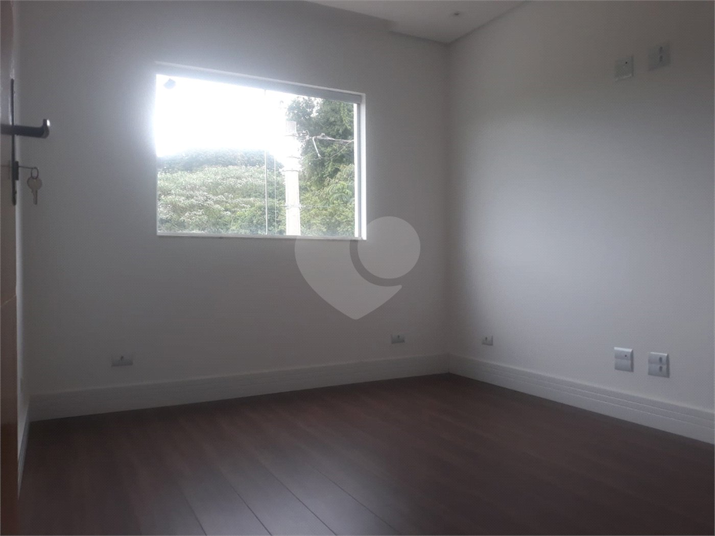 Sobrado à venda com 3 quartos, sendo 1 suíte, em Jardim Vitória, Mairinque, SP