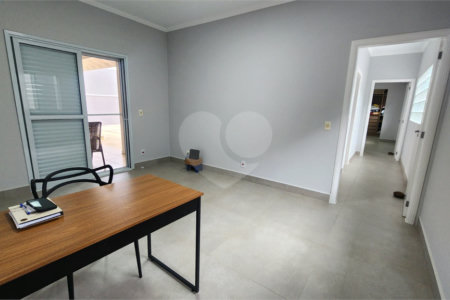 Casa à venda com 4 quartos, sendo 2 suítes, no condomínio Marambaia, Vinhedo - SP