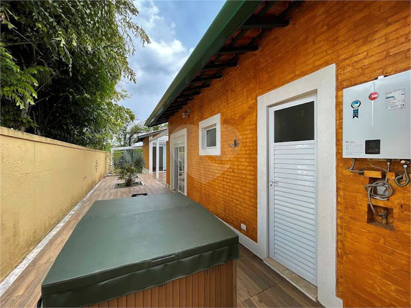 Casa à venda com 4 suítes no condomínio Miollo da Granja, Cotia - SP