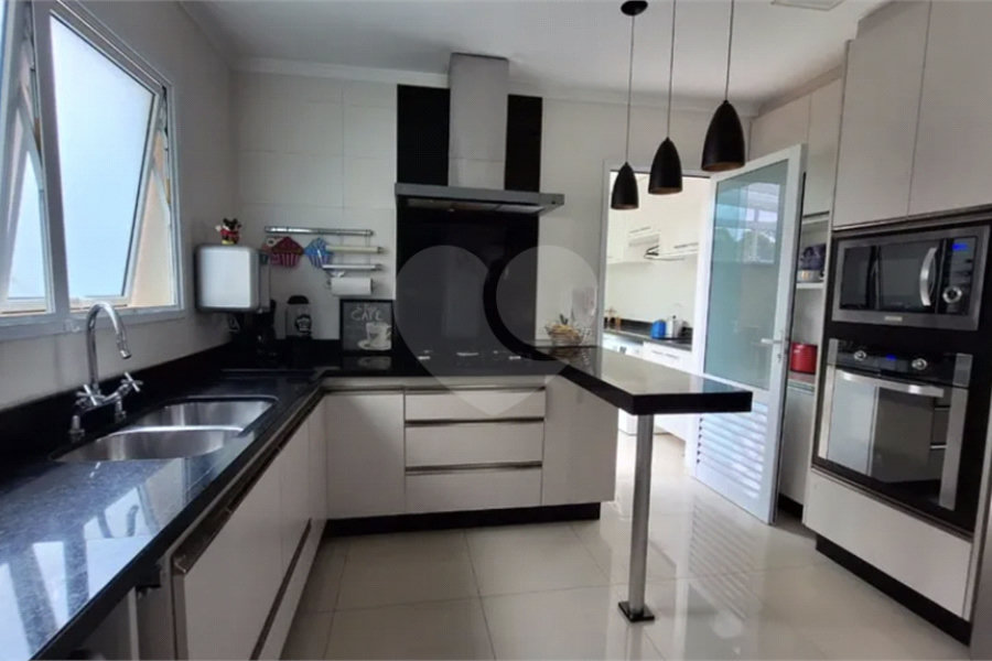 Casa à venda com 5 quartos, sendo 2 suítes,  no condomínio Floradas da Serra, São Paulo - SP