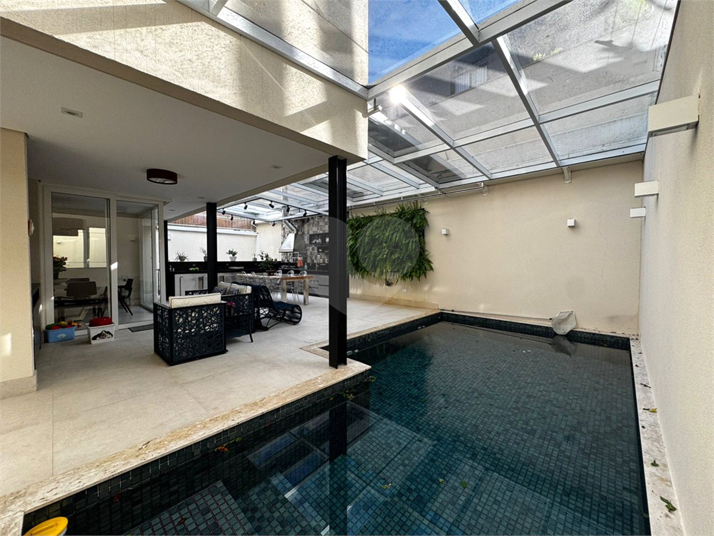 Casa à venda com 4 quartos, sendo 3 suítes, no condomínio Tao, São Paulo - SP