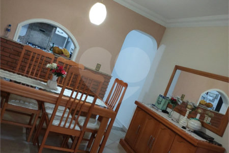 Casa à venda com 2 quartos, sendo 1 suíte, em Vila Maria de Maggi, Suzano, SP