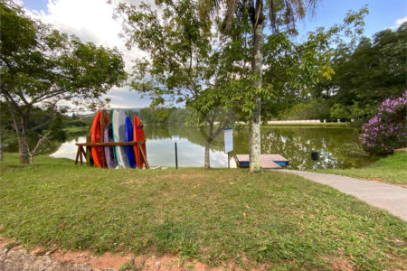 Casa à venda com 4 quartos, sendo 3 suítes,  no condomínio Jardim das Palmeiras, Bragança Paulista - SP
