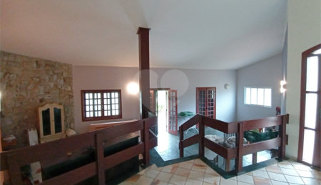 Casa à venda com 4 suítes no condomínio Estância Marambaia, Vinhedo - SP