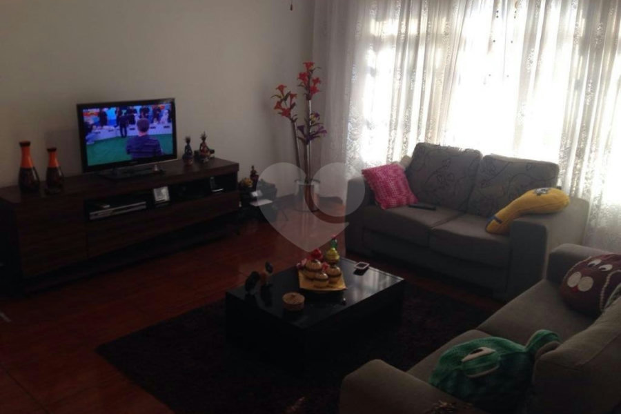 Sobrado à venda com 4 quartos, sendo 1 suíte,  em Jardim Aricanduva, São Paulo, SP