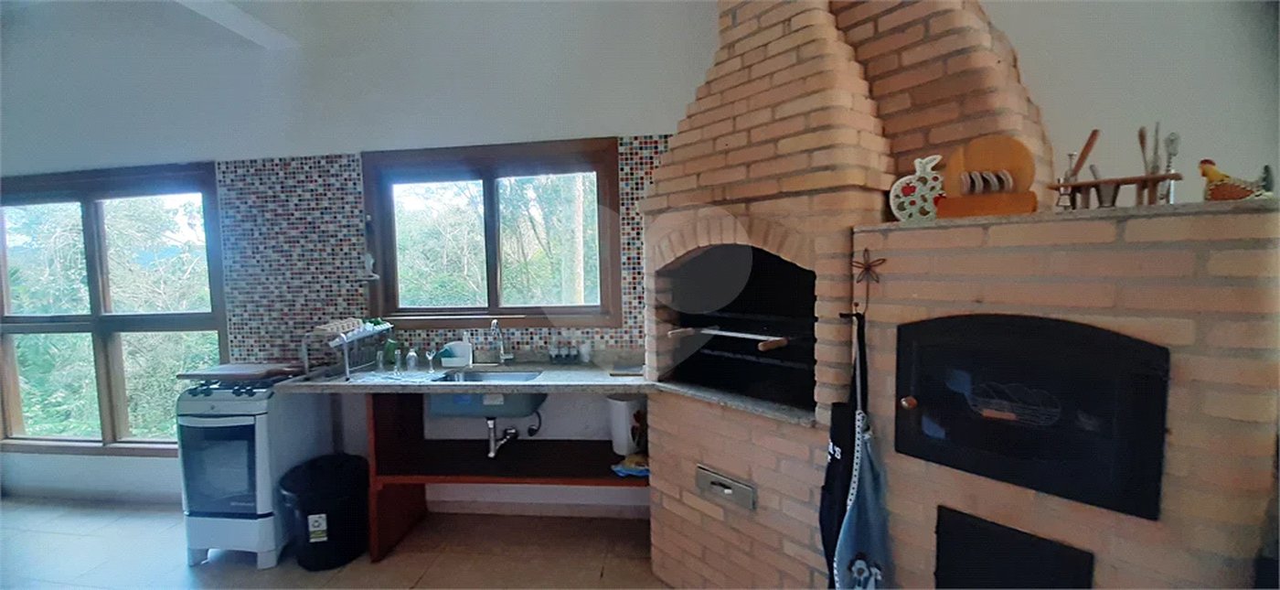 Casa à venda com 5 quartos, sendo 4 suítes, no condomínio Alpes da Cantareira, Mairiporã - SP