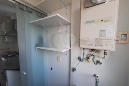 Apartamento para locação com 2 dormitórios, sendo 1 suíte com 02 vagas, totalmente climatizado nos 3 ambientes