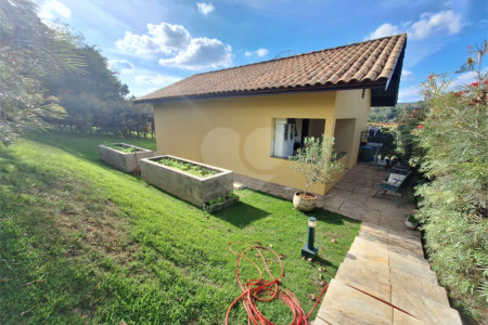 Casa à venda com 3 suítes no condomínio Chácaras do Lago, Vinhedo - SP
