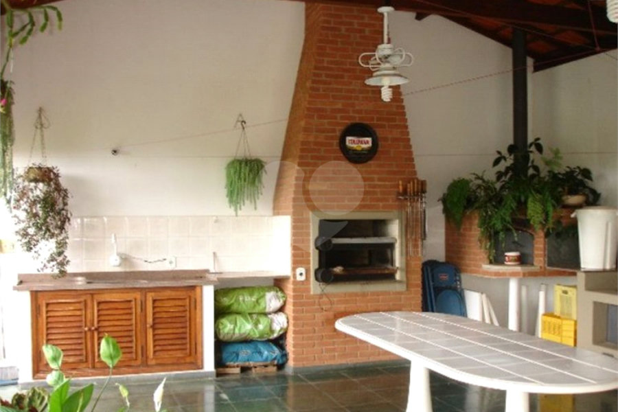 Chácara à venda com 6 quartos, sendo 2 suítes, no Centro, Serra Negra, SP