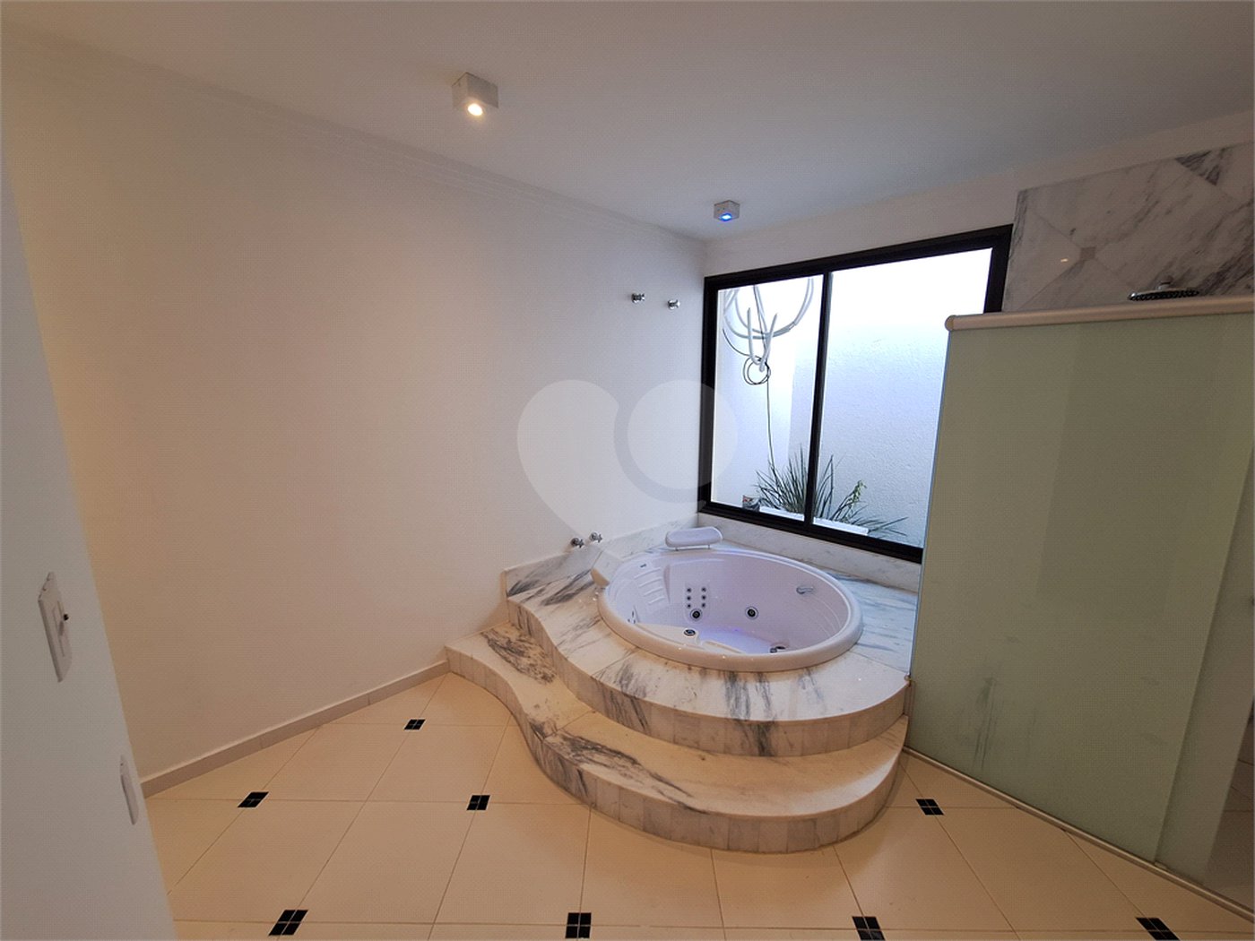 Casa à venda ou para alugar com 4 quartos, sendo 3 suítes, no condomínio Chácara Residencial Santa Maria, Votorantim - SP