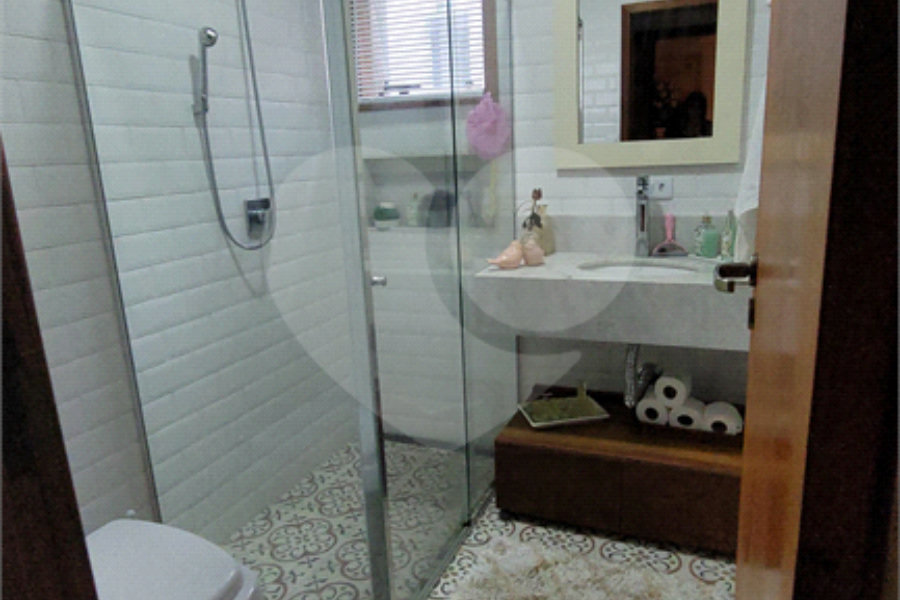 Sobrado à venda com 4 quartos, sendo 2 suítes, no Centro, Mairiporã, SP