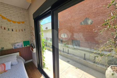 Casa à venda com 4 suítes no condomínio Residencial Itahyê, Santana de Parnaíba - SP