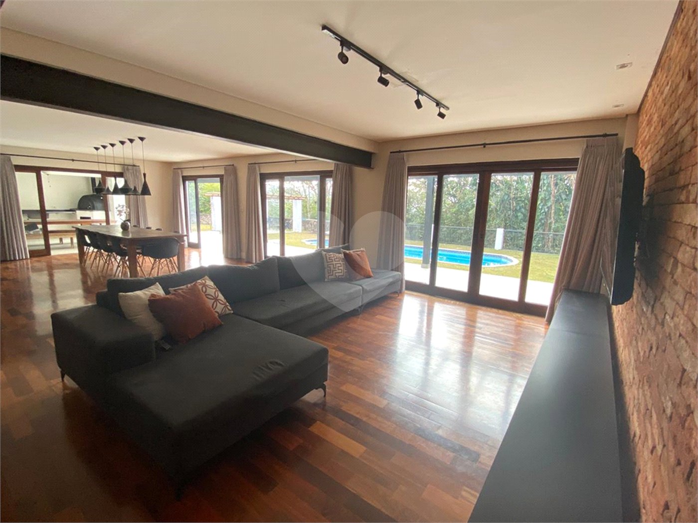 Casa à venda com 4 suítes no condomínio Gleba II, Mairiporã - SP