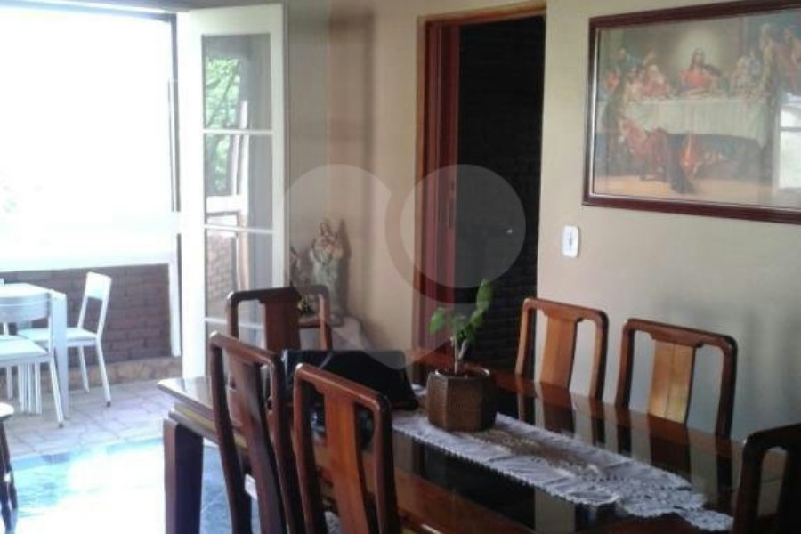 Casa Térrea à venda com 5 quartos, sendo 2 suítes,  em Horto Florestal, São Paulo, SP