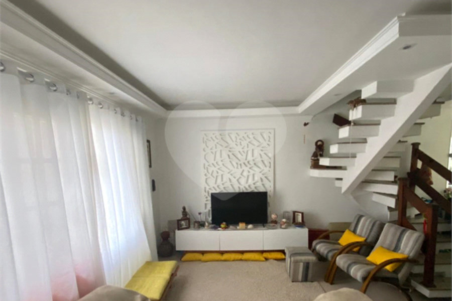 Casa à venda com 3 quartos, sendo 1 suíte, no condomínio Residencial Santa Teresinha, São Paulo - SP