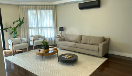 Apartamento à venda com 4 quartos, sendo 3 suítes, em Moema, São Paulo, SP