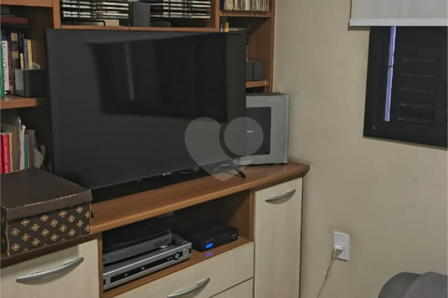 Oportunidade Imperdível: Conforto e Vista Privilegiada! ?Localizado estrategicamente em frente ao Tietê Plaza Shopping, este apartamento é o equilíbrio perfeito entre sofisticação e praticidade. 75m2 Área Útil com 3 Dorms , sendo 1 suite , com VAGA LIVRE DEMARCADA .