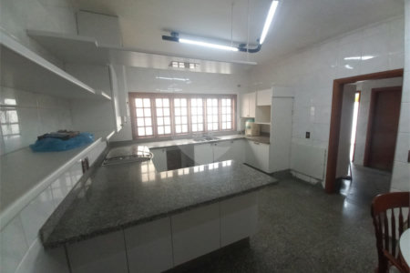 Sobrado no Condomínio Faber 1