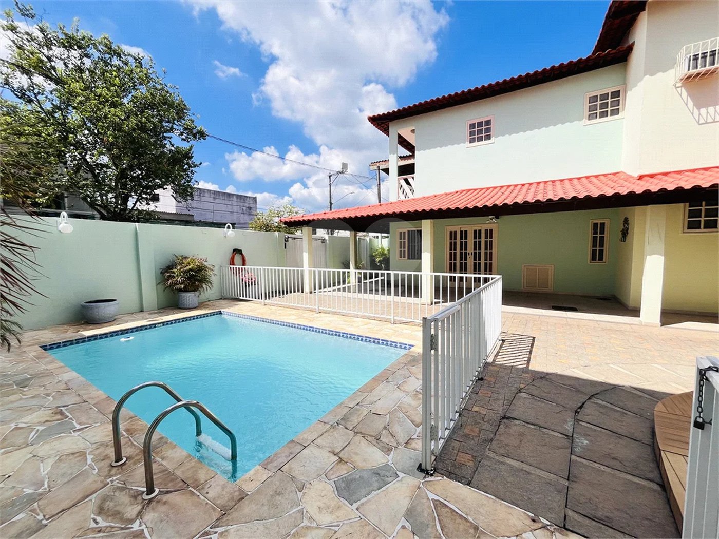 Casa à venda com 3 quartos, sendo 1 suíte, em Campo Grande, Rio de Janeiro, RJ