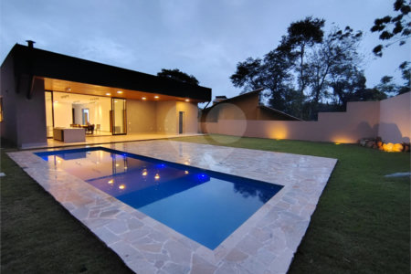 Casa à venda ou para alugar com 4 suítes no condomínio Panorama, Atibaia - SP