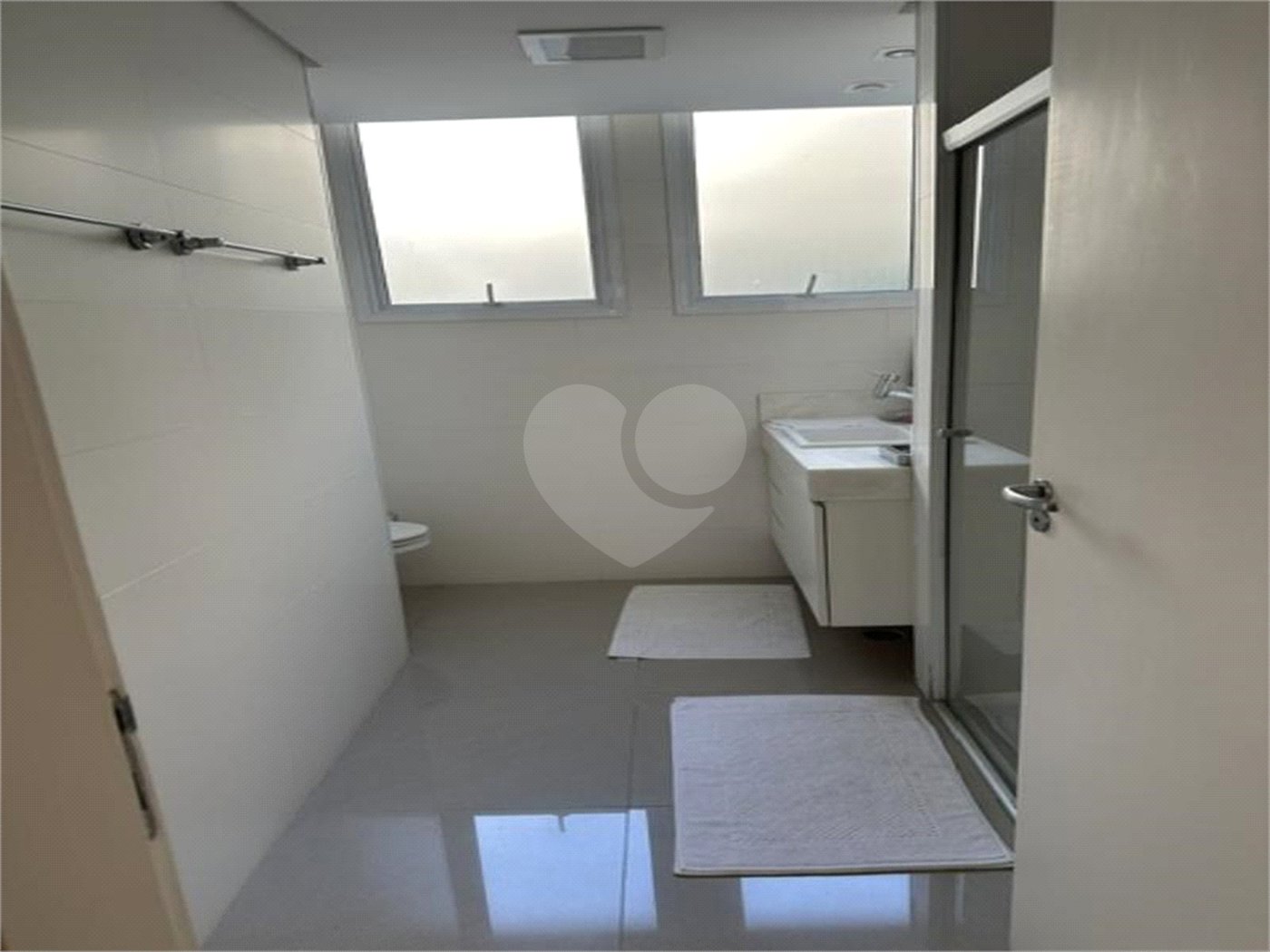 Apartamento à venda com 3 quartos, sendo 1 suíte,  em Cerqueira César, São Paulo, SP