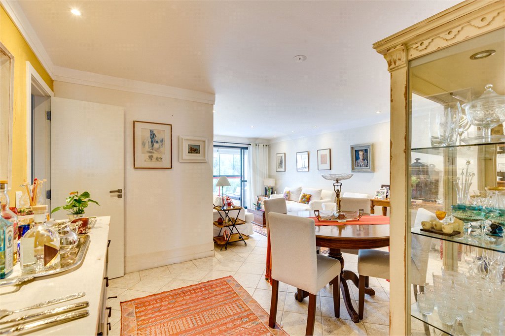 Apartamento à venda com 4 quartos, sendo 2 suítes, em Morumbi, São Paulo, SP