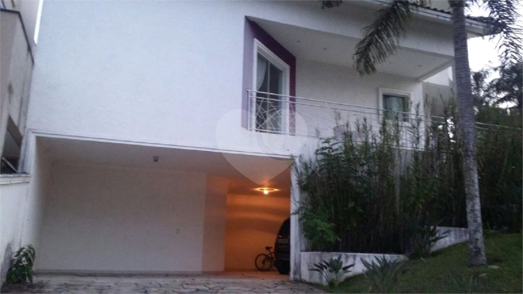 Casa à venda com 3 quartos, sendo 1 suíte,  no condomínio Aruã, Mogi das Cruzes - SP