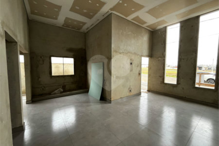 Casa à venda com 3 quartos, sendo 1 suíte, no condomínio Residencial Tivolli, Itapetininga - SP
