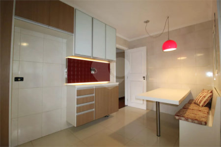 Apartamento à venda com 3 quartos, sendo 1 suíte,  em Vila Uberabinha, São Paulo, SP