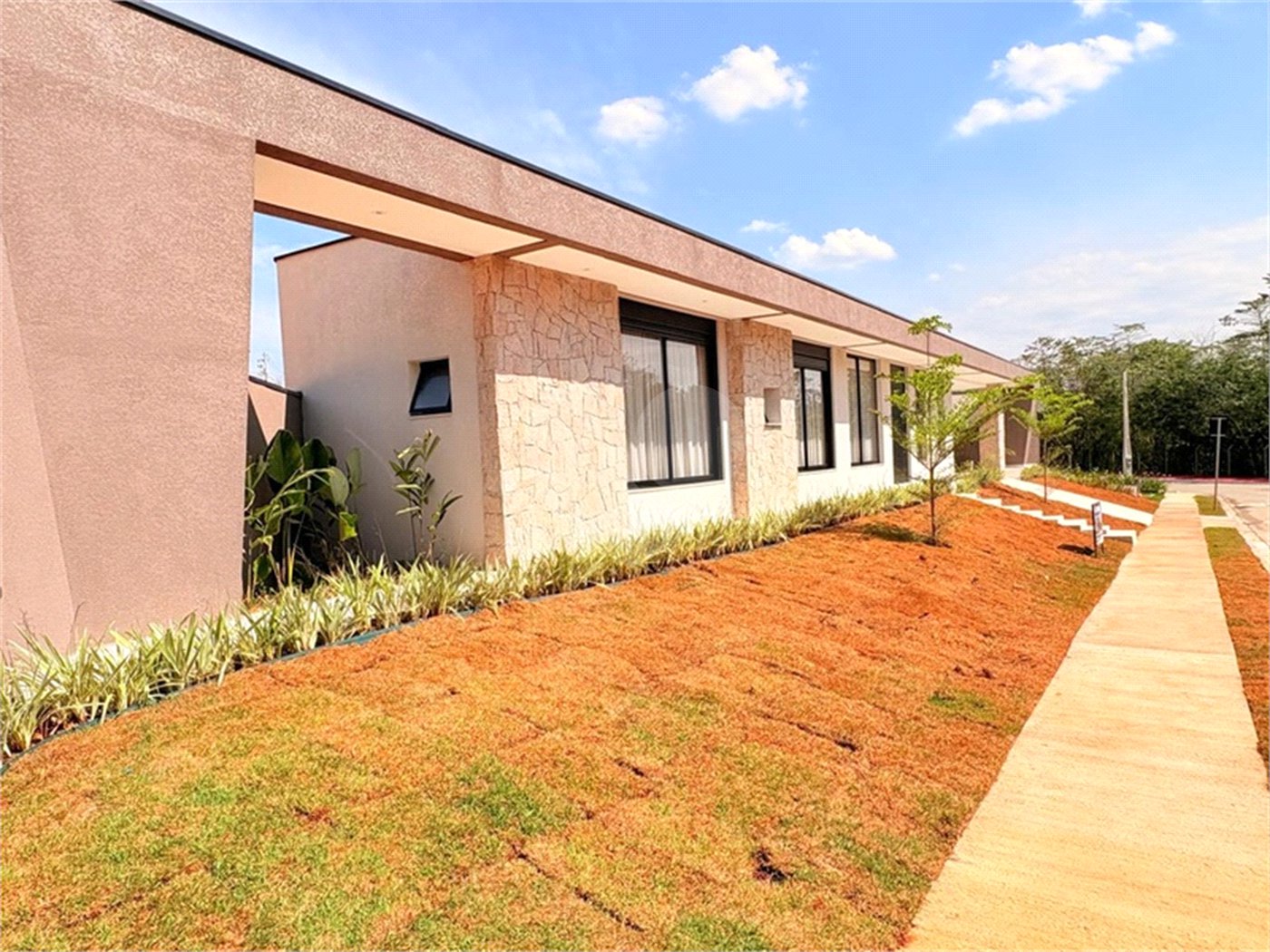 Casa à venda com 3 suítes no condomínio Helena Maria, Sorocaba - SP