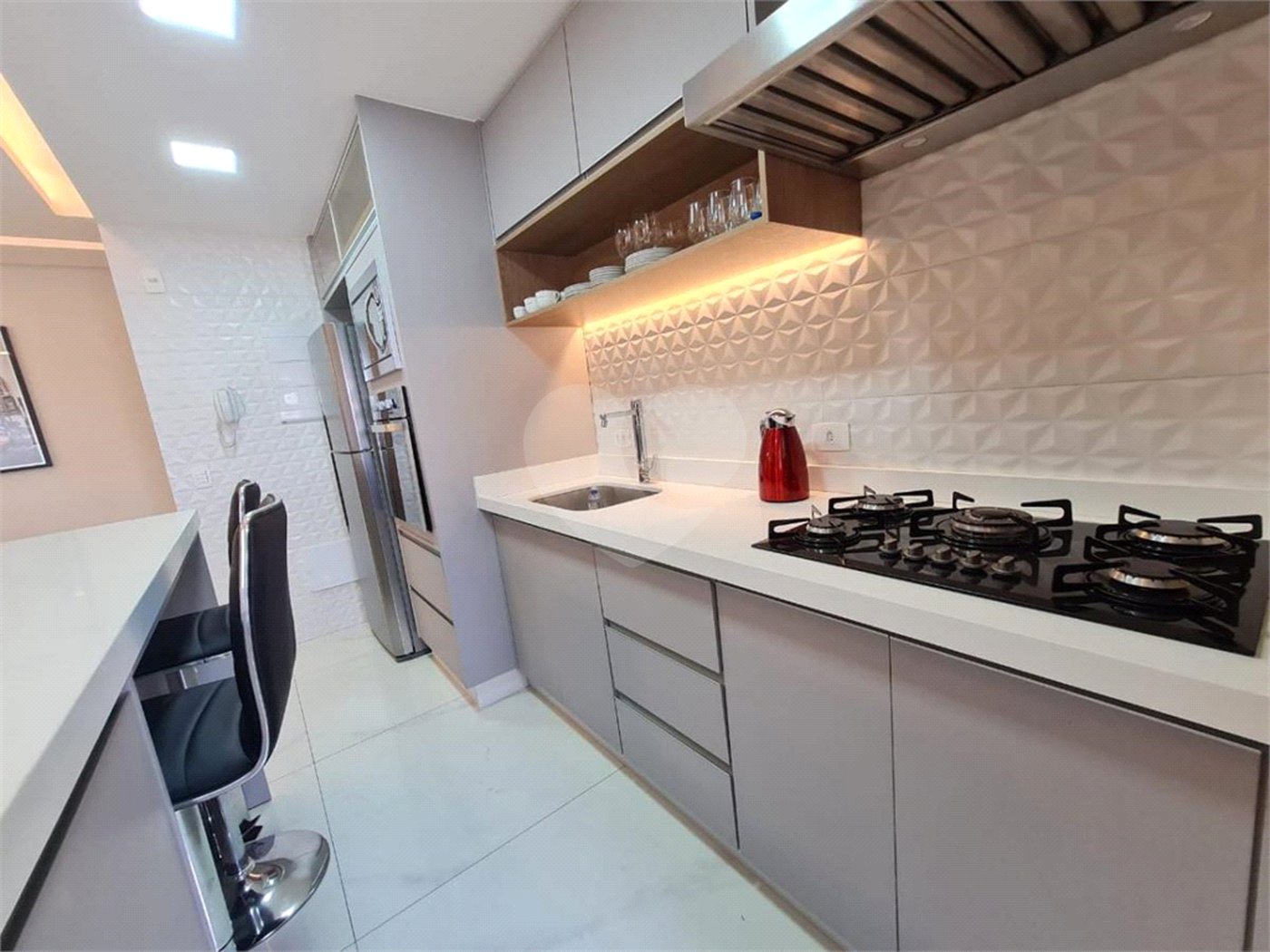 Apartamento à venda com 3 quartos, sendo 1 suíte,  em Vila Anastácio, São Paulo, SP