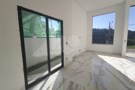 Casa à venda com 3 suítes no condomínio Aruã Brisas, Mogi das Cruzes - SP